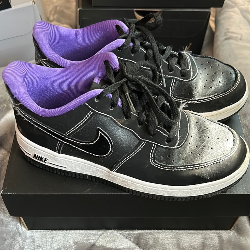 Nike Jordan 1 Mid Black/ very berry runners 2Y.